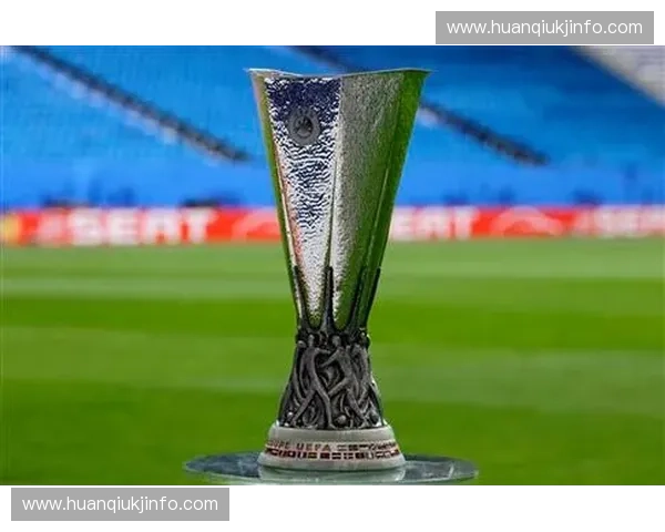 欧联杯奖杯见证欧洲豪强争锋荣耀再起绿茵激情燃动夜幕舞台